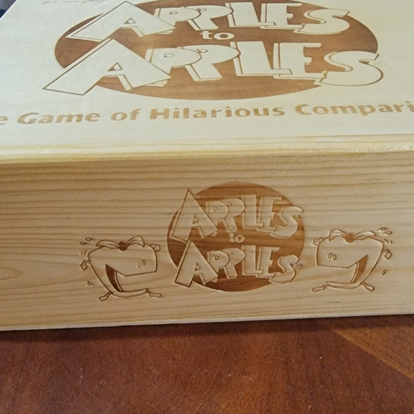 Apples to Apples Game - Apple Crate Edition - Picture 3 of 3